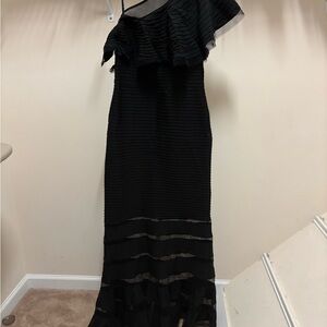 Tadashi Shoji Elegant Black One-Shoulder Gown